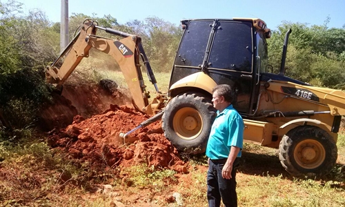 Catoze acompanha reestruturação de estrada vicinal e agradece empenho do setor de infraestrutura municipal