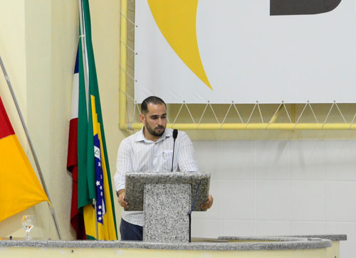 Alguns servidores da saúde dizem que secretário de saúde não está considerando atestado médico e tem feito descontos nos seus pagamentos