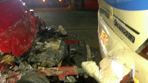 Veículo de passeio colide em fundo de ônibus na BR - 030 em Guanambi e uma pessoa morre