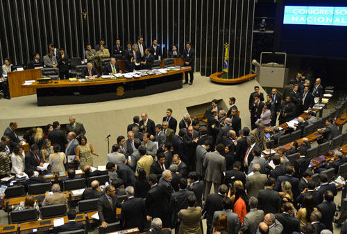 Congresso encerra sessão sem terminar de votar todos os vetos