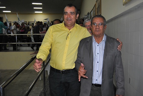 Manelão realiza registro de candidatura para disputar as eleições em Brumado