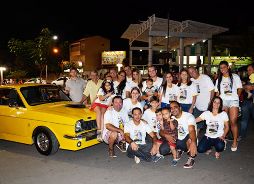 Familiares de 'Galego do Corcel' o homenageou no encontro de carros antigos