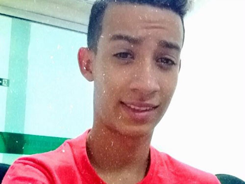 Jovem morre após ter mangueira de ar colocada no ânus
