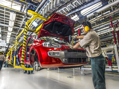 Montadoras programam parada de 13.500 funcionários este mês