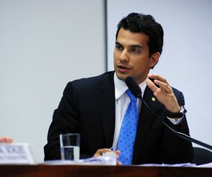 Projeto exige diploma superior para cargos no Executivo e Legislativo