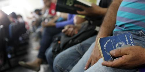 Desemprego sobe e tem maior taxa para maio desde 2010, diz IBGE