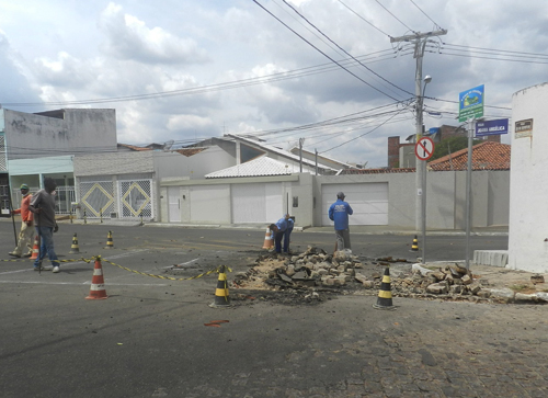 Enquanto as faixas de pedestres deixaram de existir, mais canteiros são construídos em Brumado