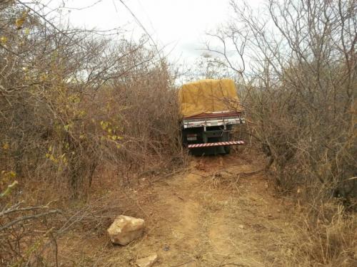 Caminhão envolvido em acidente na Br-030 teve carga saqueada, alega o motorista