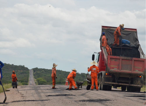 Paviservice retoma as obras da BR - 030, trecho Brumado/Sussuarana; apenas Tapa Buraco