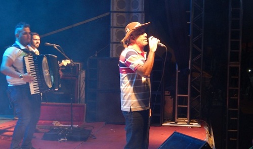 Edgar Mão Branca lota a praça do Feijão no 3º dia do São João de Guanambi