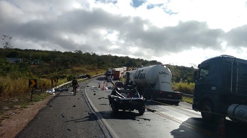 Três pessoas morrem e uma fica ferida em acidente na Br-116 próximo a Cândido Sales