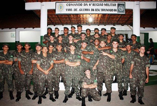 Tiro de Guerra realiza formatura em alusão ao Dia do Soldado
