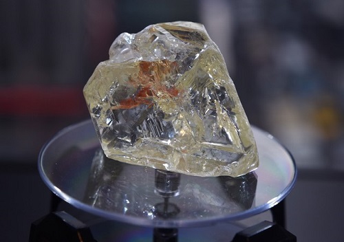 Diamante de mais de 700 quilates de Serra Leoa é leiloado por US$ 6,5 milhões
