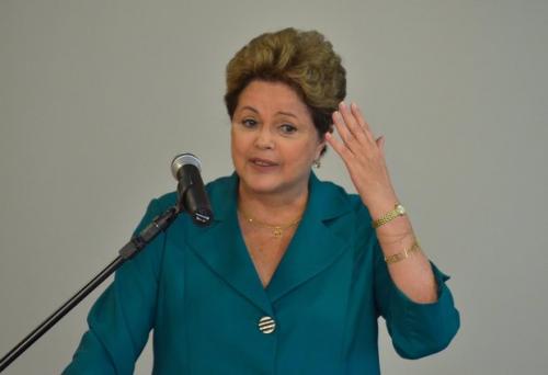 Desautorizado pela presidente Dilma, Barbosa recua de mudança no mínimo