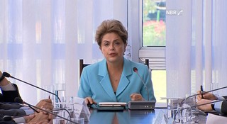 Em meio à crise, Dilma se reúne com ministros neste domingo no Alvorada