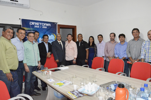 Prefeito de Maetinga Edcarlos Lima recebe a visita de prefeitos de vários municípios