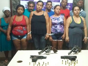 Dona de terreiro, mais 4 mulheres e 4 homens estão entre presos por tráfico