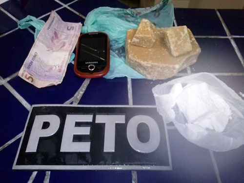 Adolescente é detida com cerca de 10 mil reais em drogas no centro da cidade