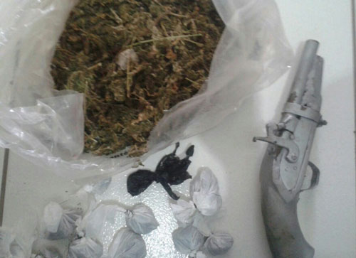 Ibicoara: Polícia faz apreensão de drogas e arma; uma pessoa foi presa