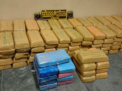 Três são presos com 137 barras de crack e nove de cocaína 