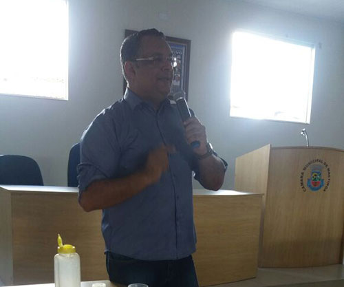 Edcarlos Lima se manifesta e fala sobre a questão de Maetinga oferecer água a Jânio Quadros