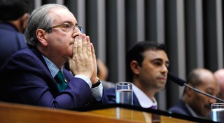Após protesto, Cunha suspende decisão que anula atos de conselho