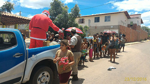 34ª CIPM realiza a Campanha 'Natal na Corrente da Bem' em Brumado