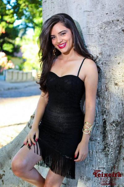 Confira o Ensaio Fotográfico de Stéphane Correia com look da Capricho Modas