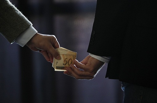 Escândalos de corrupção despertam desinteresse em eleitores, dizem especialistas