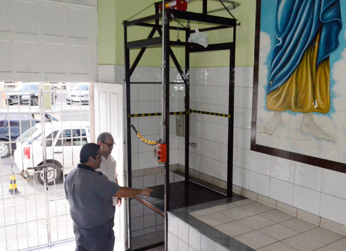 Acessibilidade: Elevador para cadeirante é criado por alunos do GV