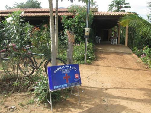 Avó engata marcha errada e mata neto atropelado em garagem de casa