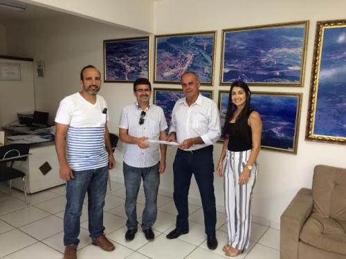 Prefeito assina ordem de serviços para a construção da nova escola do Distrito de Ubiraçaba