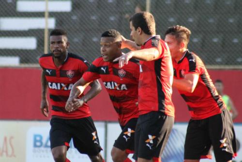 Vitória goleia xará de Conquista e está na final