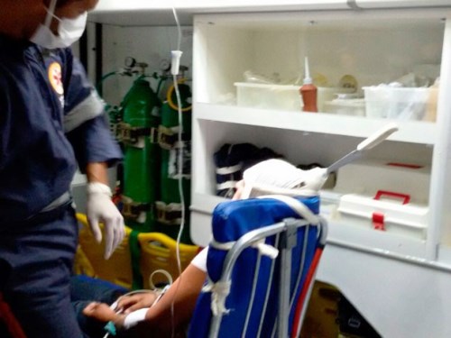 Mulher sobreviveu após ter faca cravada na cabeça durante briga com o marido