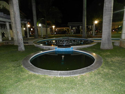 Após matéria divulgada pelo Destaquebahia, Fonte da Praça da Prefeitura recebe manutenção