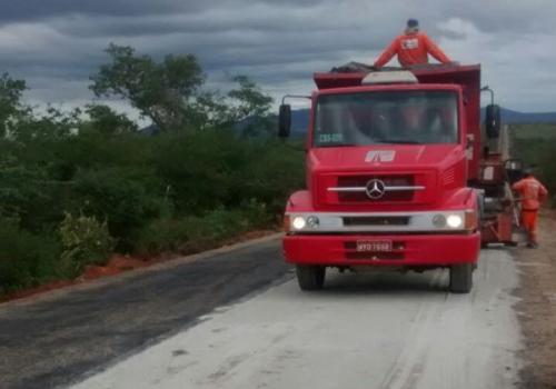 Após solicitação da prefeita Terezinha Baleeiro, rodovia entre Malhada de Pedras e a BR -030 é recuperada