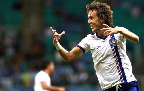 Bahia derrota o Grêmio e mantém vivo o sonho de permanecer na elite