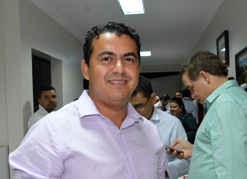 Prefeito de Guajeru deixa o PT e disputará as eleições pelo PDT