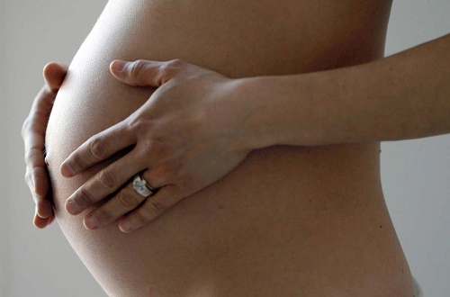 Sobrepeso na gravidez está associado a maior risco de epilepsia para o bebê, diz estudo