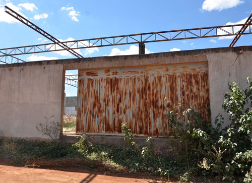 Local destinado a mercado público é utilizado por usuários de Drogas em Guajeru