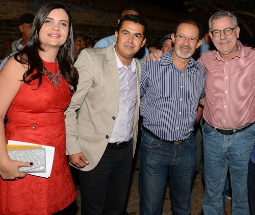 Guajeru: Centro de saúde, laboratório municipal e quadra poliesportiva são entregues a população