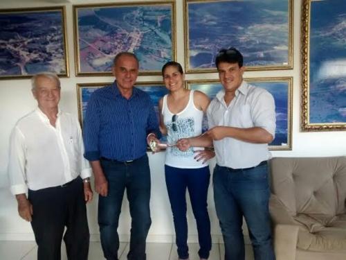 Prefeito Aguiberto recebe medalha de agradecimento dos organizadores da Corrida Habitus Run 2015
