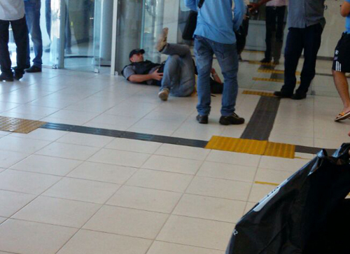 Momento de fúria: Homem se descontrola e agride gerente do Banco do Brasil