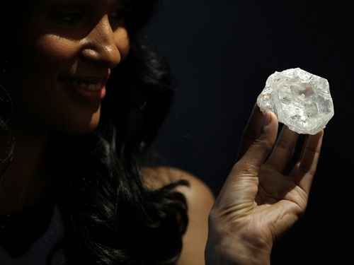 Sotheby's leiloará em Londres 'maior diamante bruto do mundo'