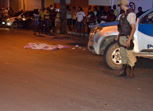 Mulher morre atropelada em frente ao bar da filha na Avenida Coronel Santos
