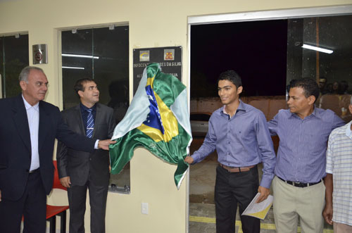 Câmara Municipal entrega à população Biblioteca Pública e Infocentro em clima de muita emoção