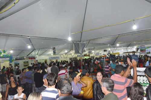 Grande movimento no VII Encontro de Produtores rurais de Barra da Estiva e Região  