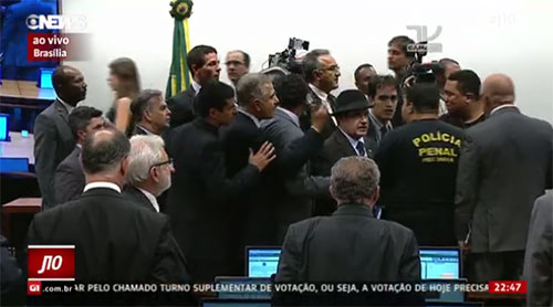 Invasão do plenário interrompe votação da reforma da Previdência na comissão