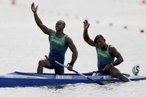 Brasil é medalha de prata na canoa dupla de 1000m com Isaquias e Erlon