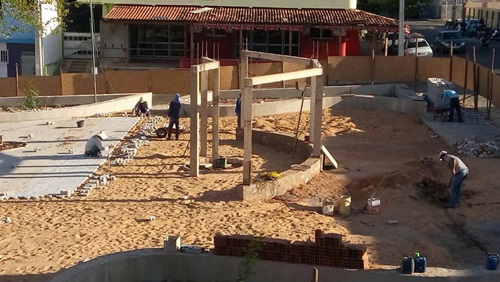 Prefeito Aguiberto visita obras da Praça do Jurema; inauguração será no aniversário da cidade